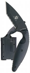 This 7.5" knife with 3.6" blade features a serrated cutting edge to easily cut looped and synthetic materials.
